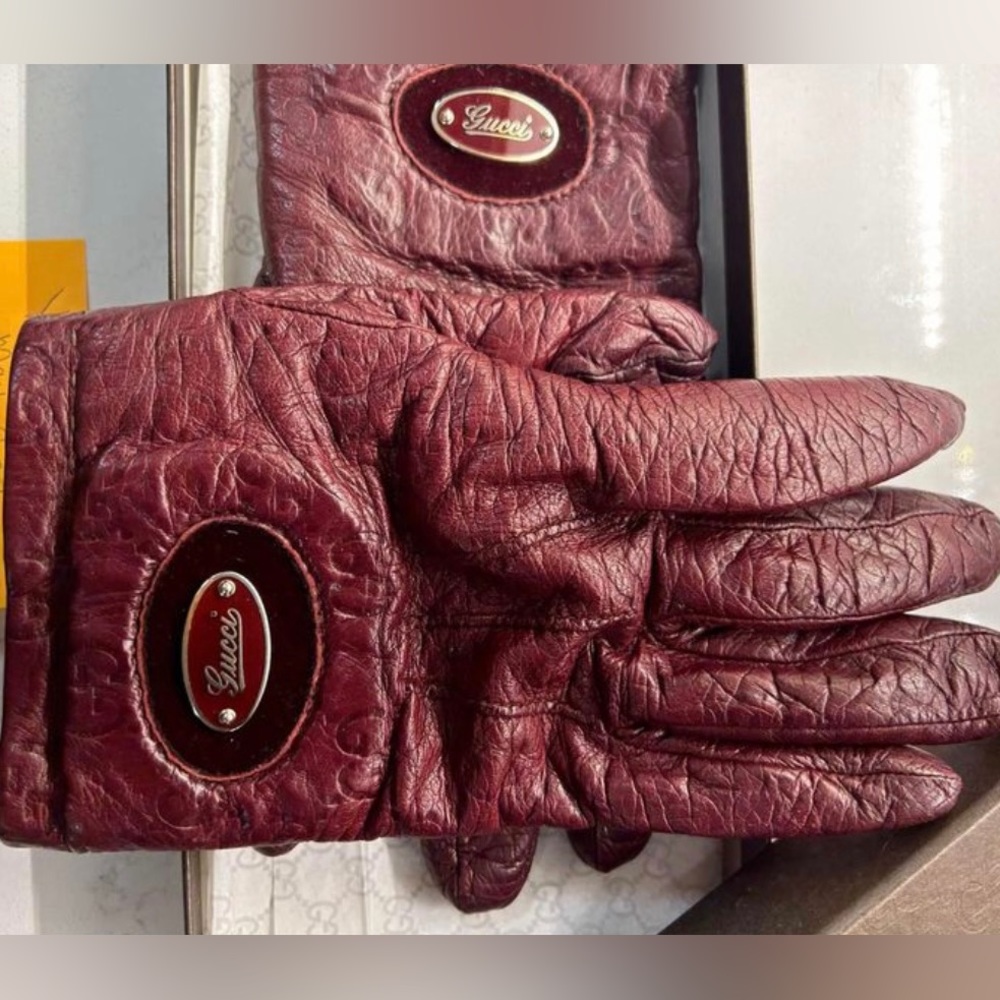 Burgundy Gucci gloves